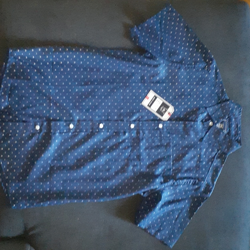 Short sleeve button down - Picture 2 of 4